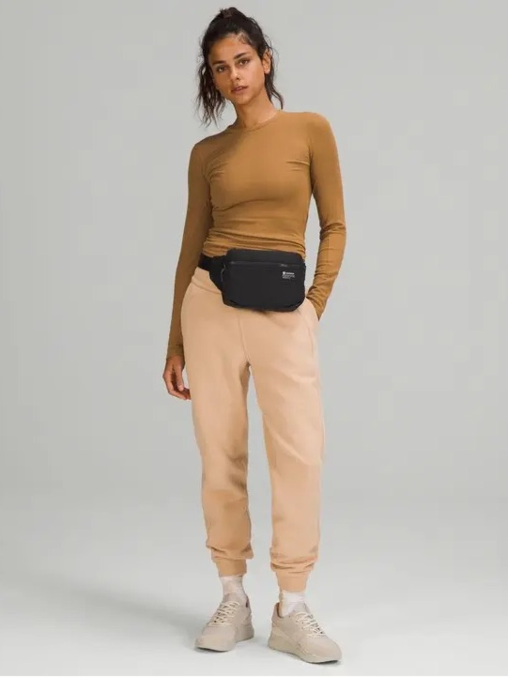 LULULEMON Clean Lines Belt Bag 2L in Black - Picture 15 of 16